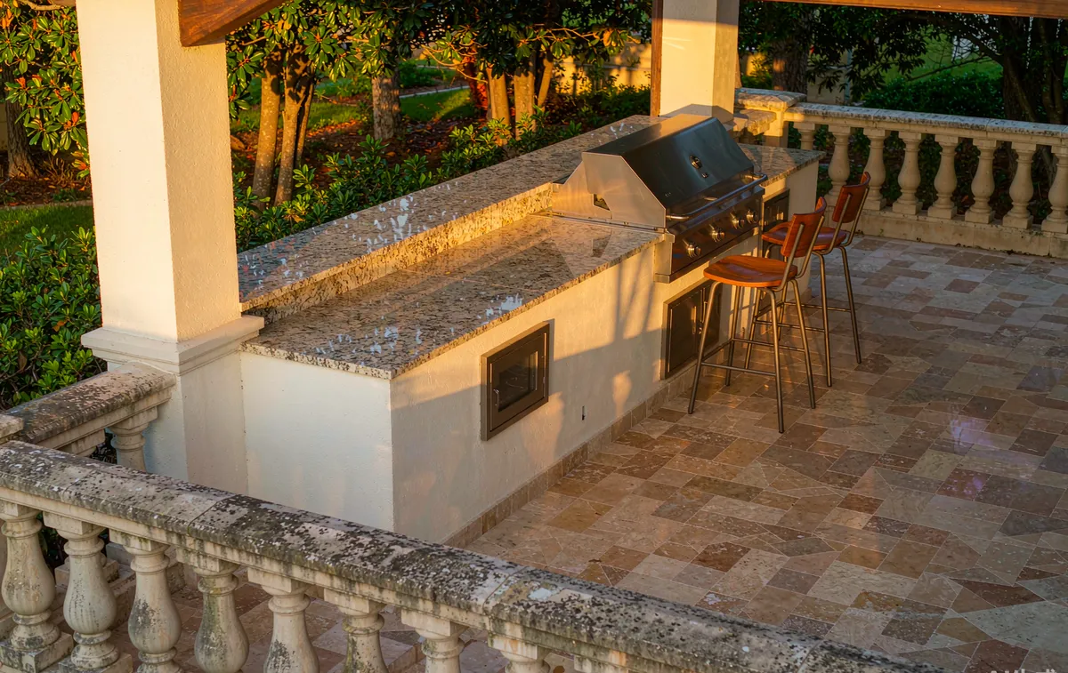 Outdoor Stone Surfaces: UV, Freeze-Thaw, and Stain Performance